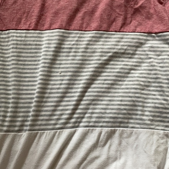 Cute summer tee - Picture 2 of 2